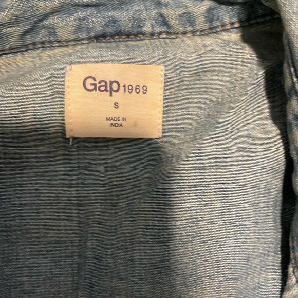 Gap 1969 Chambray Shirt + Size S - Picture 4 of 4